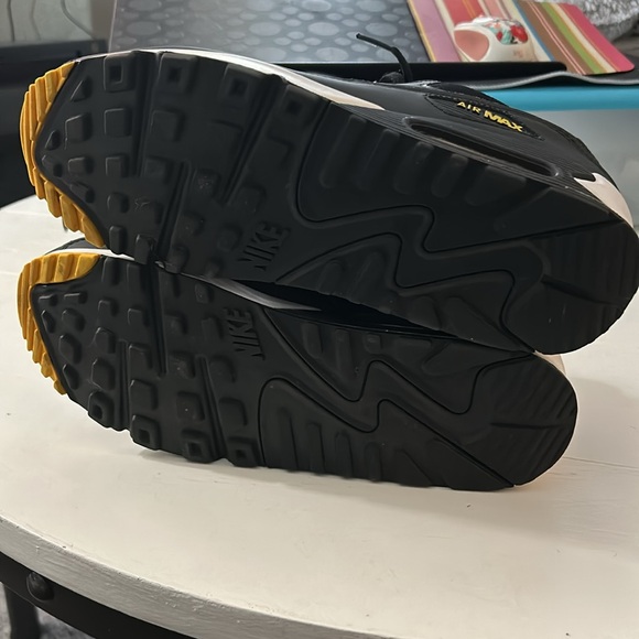 Nike Air Max 90 Essential size 11.5 Men Black Anthracite White Amarillo, running - Picture 8 of 11